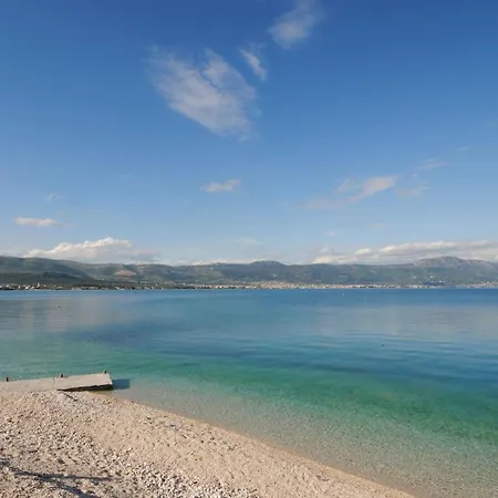 Geraeumige Mit Meerblick Apartment Trogir